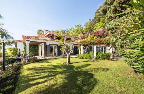 Santo Antonio Villa | Villa Rostrum by Villa Plus