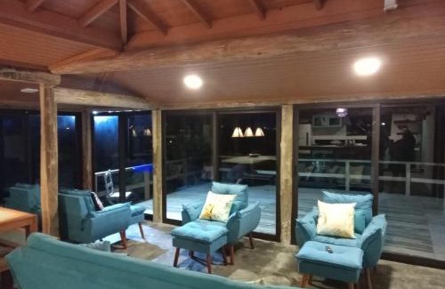 Praia do Rosa Villa | Villa Santorini Praia do Rosa com piscina e jacuzzi