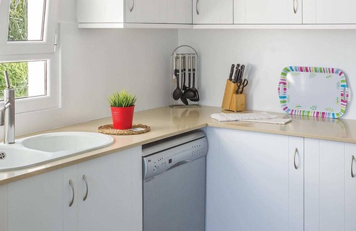 Coves Noves House | Villa Sarah is a stunning property located in the Coves Noves area, just behind the very popular fam