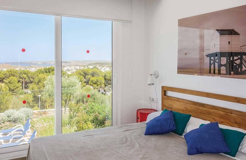 Coves Noves House | Villa Sarah is a stunning property located in the Coves Noves area, just behind the very popular fam