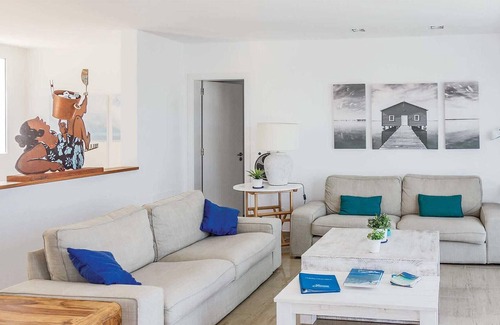 Coves Noves House | Villa Sarah is a stunning property located in the Coves Noves area, just behind the very popular fam