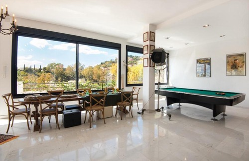 Cerrado de Calderon Villa | Villa Sendero del Parque, una casa de película