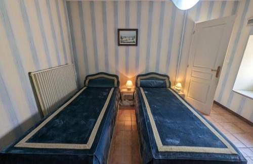 Le Montsaugeonnais House | Villa spacieuse avec jardin privé, proche vignobles et lacs – 4 chambres, cheminée, équipement bébé - FR-1-611-27