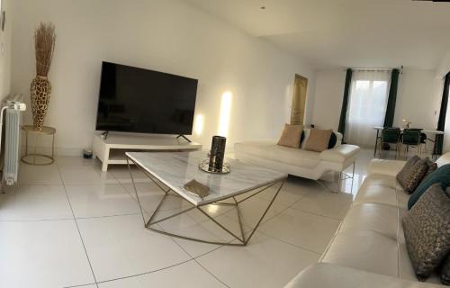 Emerainville Villa | Villa spacieuse proche Disney & Stade de France