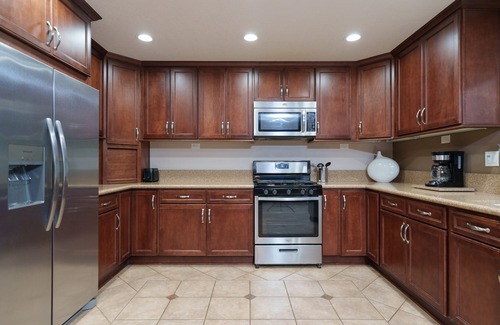 Valencia House | Villa Style House in Santa Clarita