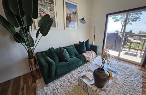 Orinda Villa | Villa up the Hills on Grizzly