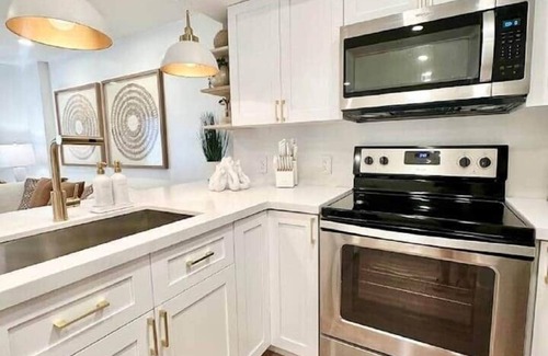 Monroe County Apartment | Villa Valbuena Ocean Pearl, Key Largo Restaurant, Marina