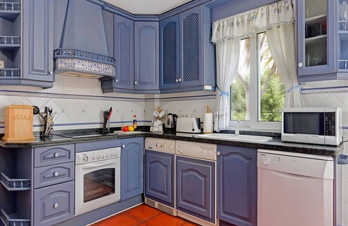 Urbanizacion Hacienda las Chapas Villa | Villa 'Vanessa Las Chapas' with Private Pool, Wi-Fi and Air Conditioning