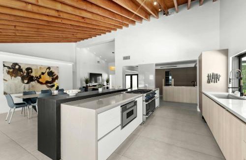 Hallandale Beach Villa | Villa Viva Miami