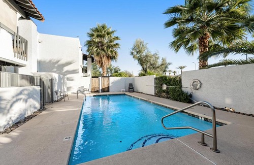 South Scottsdale Apartment | Villa West