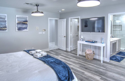 Enterprise Villa | Villa with 1/2 acre oasis