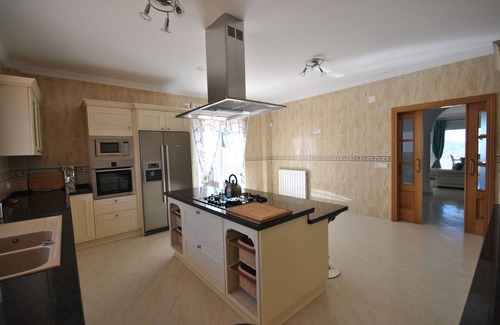 Periana Villa | VILLA WITH LAKE VIEWS, PRIVATE POOL & PARKING 30 MIN FROM THE BEACH