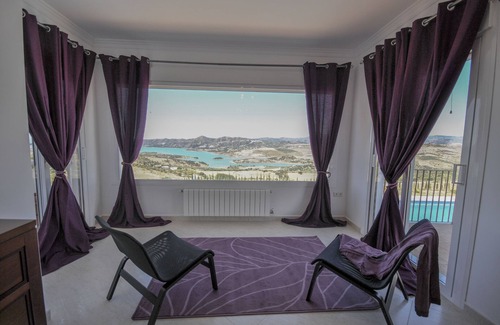 Periana Villa | VILLA WITH LAKE VIEWS, PRIVATE POOL & PARKING 30 MIN FROM THE BEACH