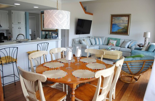 Litchfield by the Sea House | Villa with marsh views and pool access located within gated Litchfield By the Sea community.