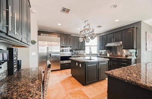 Sunrise Manor Villa | Villa with Pickleball - BB court - Pool