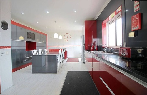 Esposende Villa | Villa with pool 5min from OFIR beach close to shops and restaurants