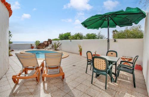 Parque Holandes Villa | Villa with pool overlooking the Atlantic Ocean and Parque Holandes