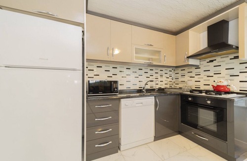 Lara Apartment | Villa with Private Pool near Airport in Muratpasa