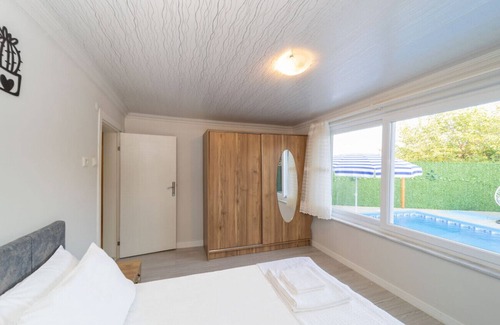 Lara Apartment | Villa with Private Pool near Airport in Muratpasa