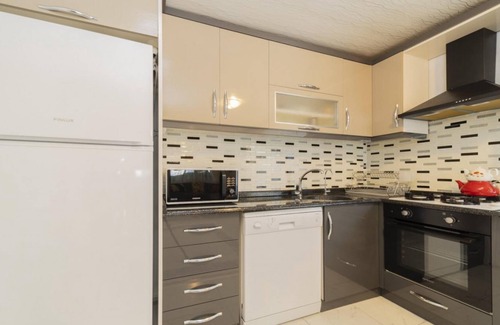 Lara Apartment | Villa with Private Pool near Airport in Muratpasa