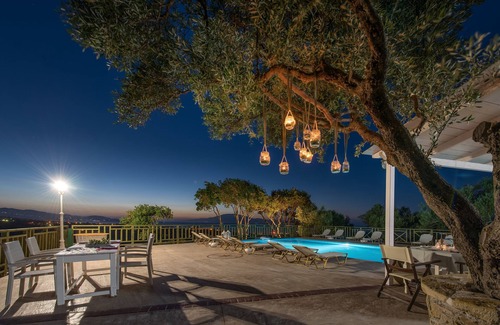 Planos Villa | Villa with sea view, pool and Breakfast included