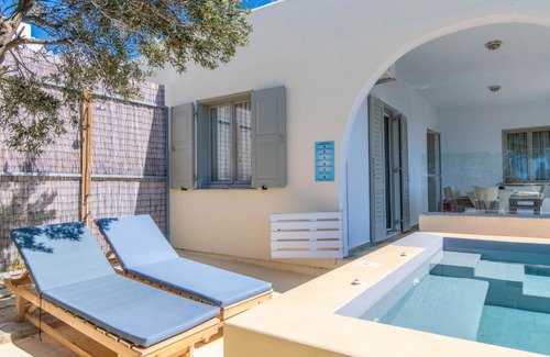 Agios Ioannis Apartment | Villa with View of Agios Ioannis and Pool with Jacuzzi