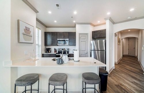 Corryville Apartment | Village 2BD 3 - Two Bedroom Apartment, Sleeps 4