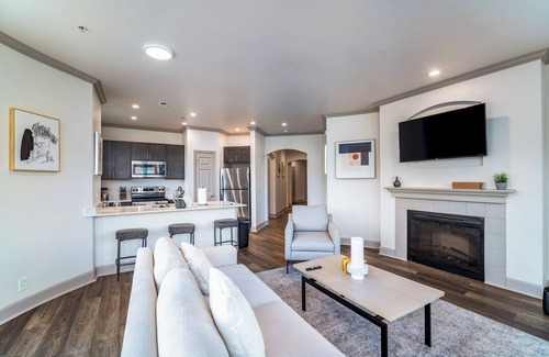 Corryville Apartment | Village 2BD 3 - Two Bedroom Apartment, Sleeps 4