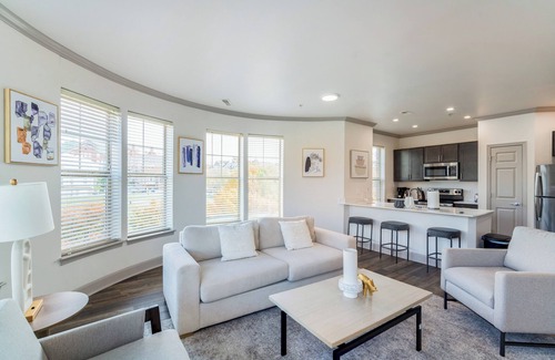 Corryville Apartment | Village 2BD 3 - Two Bedroom Apartment, Sleeps 4