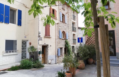 Maureillas-Las-Illas House | Village house, roof terrace with splendid view of the Canigou. Pedestrian area.