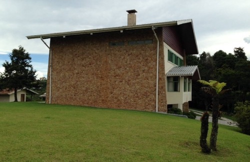 Campos do Jordao House | VILLAGE HIGH ENGLISH C/GDE LAWN, VIEW, COZY The CENTRE 3KM