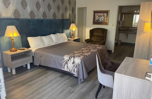 Hardy Hotel | Village Inn of Hardy