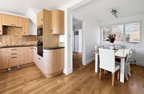 Bottesford House | Village location 4 bed sleeps 7 garden & driveway