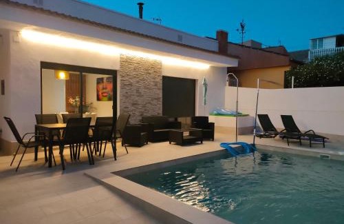 Los Cuarteros Villa | Villamolinos, villa con piscina privada.