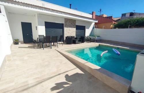 Los Cuarteros Villa | Villamolinos, villa con piscina privada.