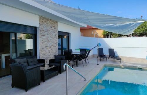 Los Cuarteros Villa | Villamolinos, villa con piscina privada.