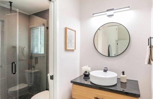 Temecula House | Vineyard Chic Oasis: Modern Elegance near Temecula Wineries