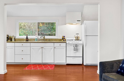 Calistoga Cottage | Vineyard View Home with a Complimentary Wine Tasting