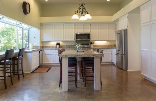 Napa House | VINEYARD VIEW HOT TUB nPERFECT LOCATION FOR WINE TASTING AND GREAT RESTAURANTS