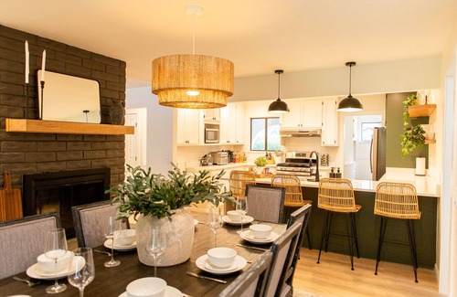 Healdsburg House | Vineyards Edge - Pool, Hot Tub, Bikes, Pets Welcome, Fire Pit- 1mi to Downtown