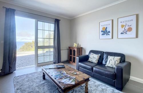 Porto Moniz House | Vinhaticos Villa by Atlantic Holiday