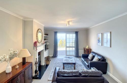 Porto Moniz House | Vinhaticos Villa by Atlantic Holiday