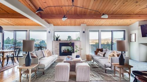 Santa Rosa House | Vino Blanco by AvantStay Private Wine Country Home w Mtn Views Deck