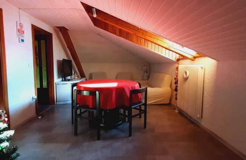 Monclassico Apartment | Vintage attic room