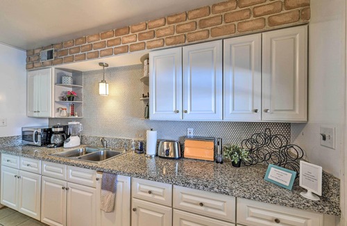 Las Vegas Cottage | Vintage Las Vegas Oasis < 3 Mi to the Strip!