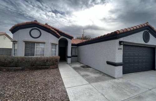 North Las Vegas House | Vintage Residence whit 3 Bedroom and Billard Table