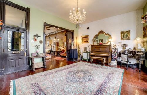 La Porte Apartment | Vintage Studio in Historic Dtwn La Porte!