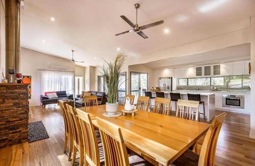 Quindalup House | Vintners - modern, 2bdrm wings, 3 acres nature setting