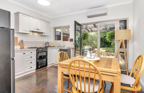 Parkside House | 'Violet Cottage' An Idyllic Urban Oasis for Two