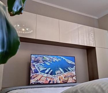 Rivne Apartment | VIP Квартира Подобово Центр, 2 кімнати, Смарт ТВ, Документи